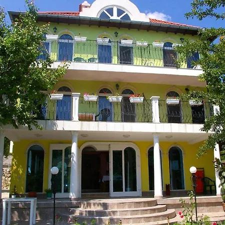 Yanakievi Bed & Breakfast 3*